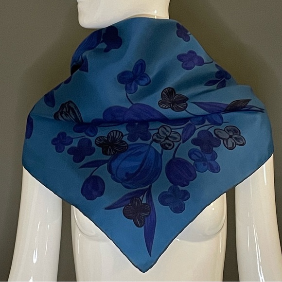 Vintage Richard Allan Silk Scarf 29 In Sq Excellent Condition - Picture 8 of 9